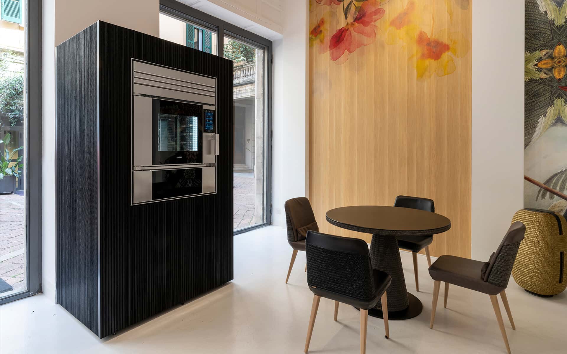 Model 1S akıllı fırın, Milano Tasarım Bölgesi'ndeki Unox Casa showroom'unda.